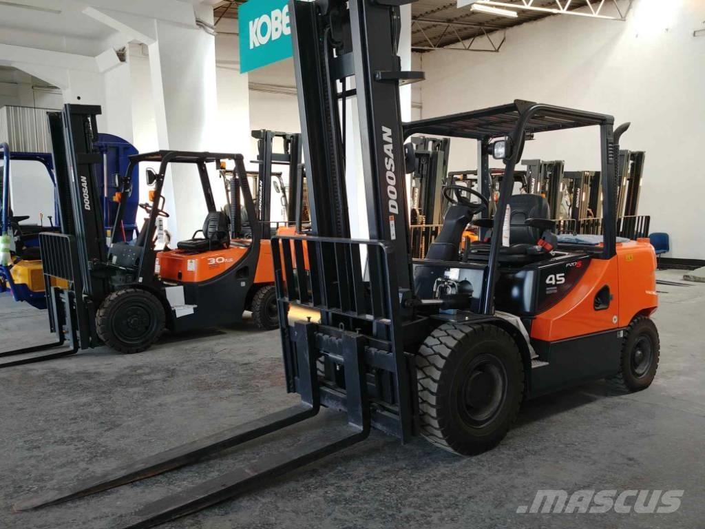 Doosan D45 SC-5 Diesel Forklifts