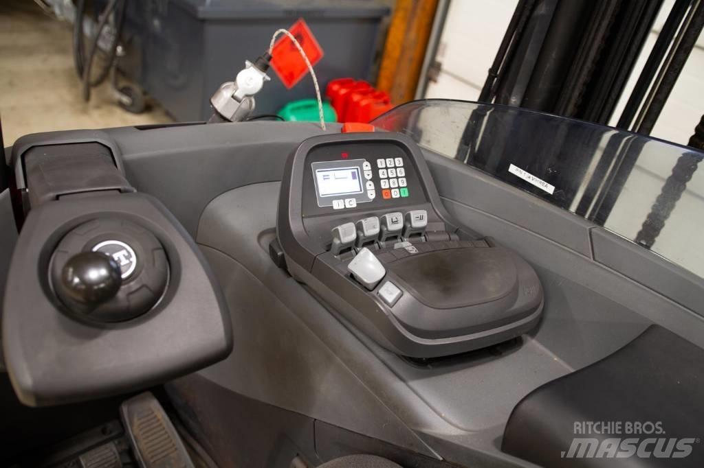 BT RR E 160 Reach trucks