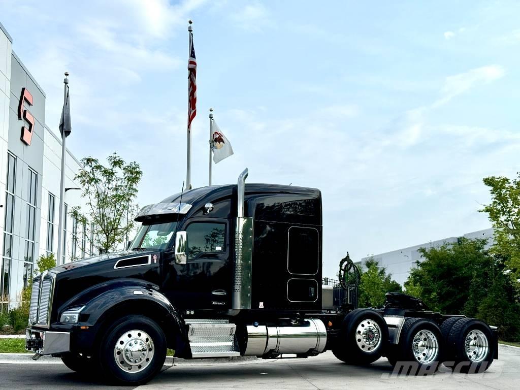 Kenworth T 880 Conventional Trucks / Tractor Trucks