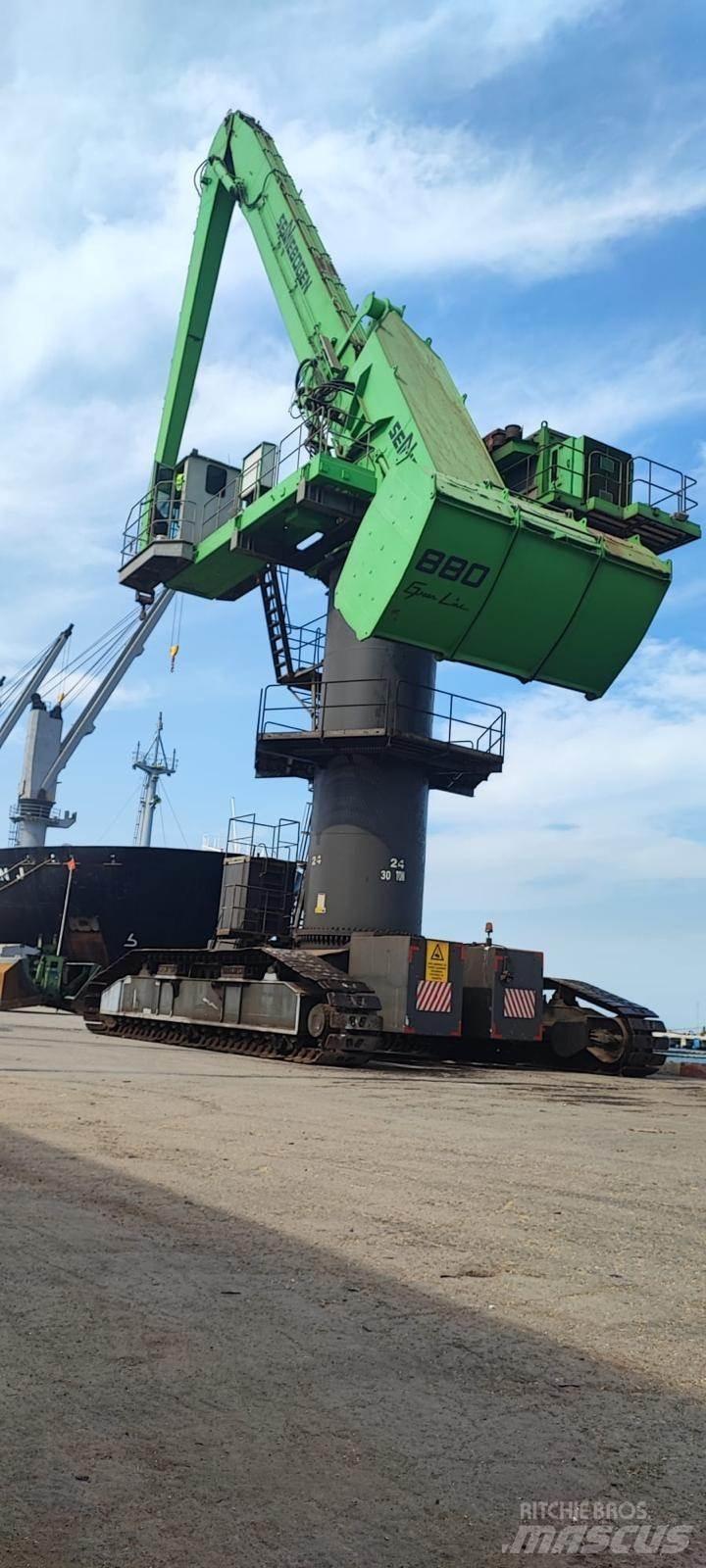 Sennebogen 880 Waste / Industry Handlers