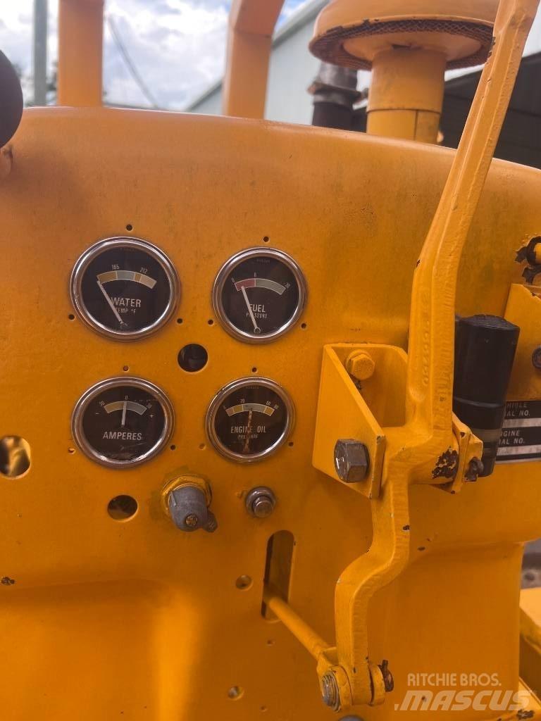 Allis Chalmers HD6B Crawler dozers