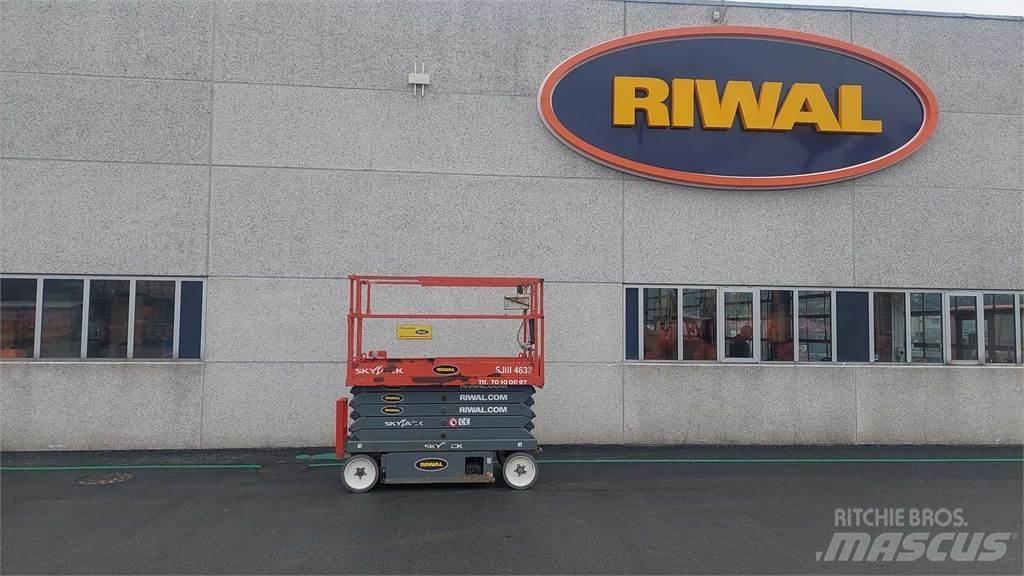 SkyJack SJIII4632 Scissor Lifts