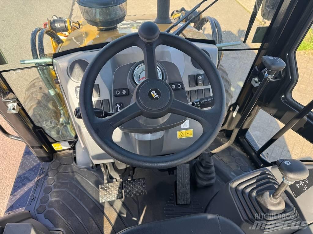 CAT 424 4X4 ( UNUSED ) Backhoe Loaders