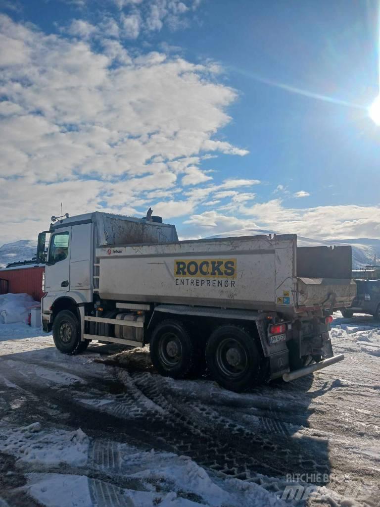 Mercedes-Benz 26.58k Dump Trucks
