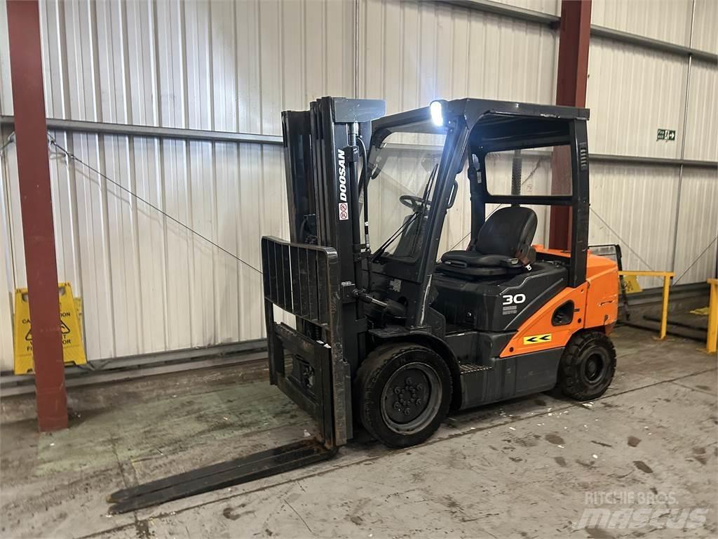 Doosan D30S-5 Diesel Forklifts