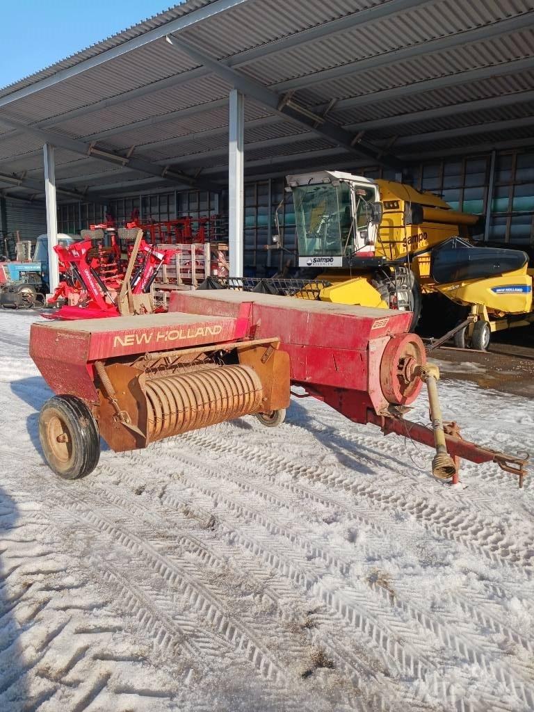 New Holland 265 Square Balers