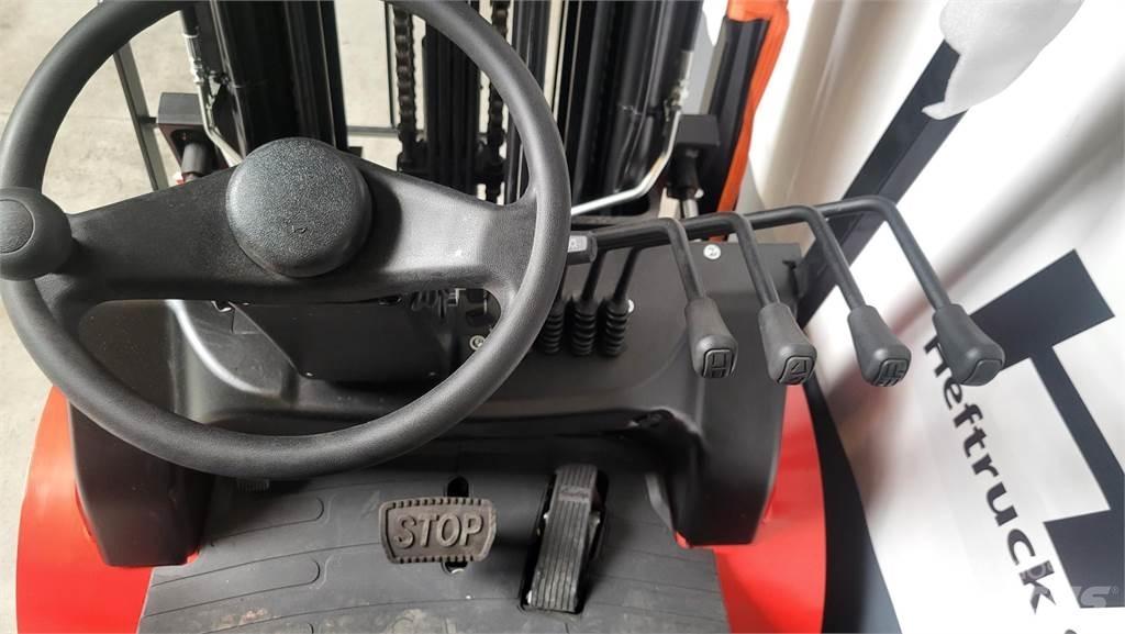  EFL303-B Electric Forklifts