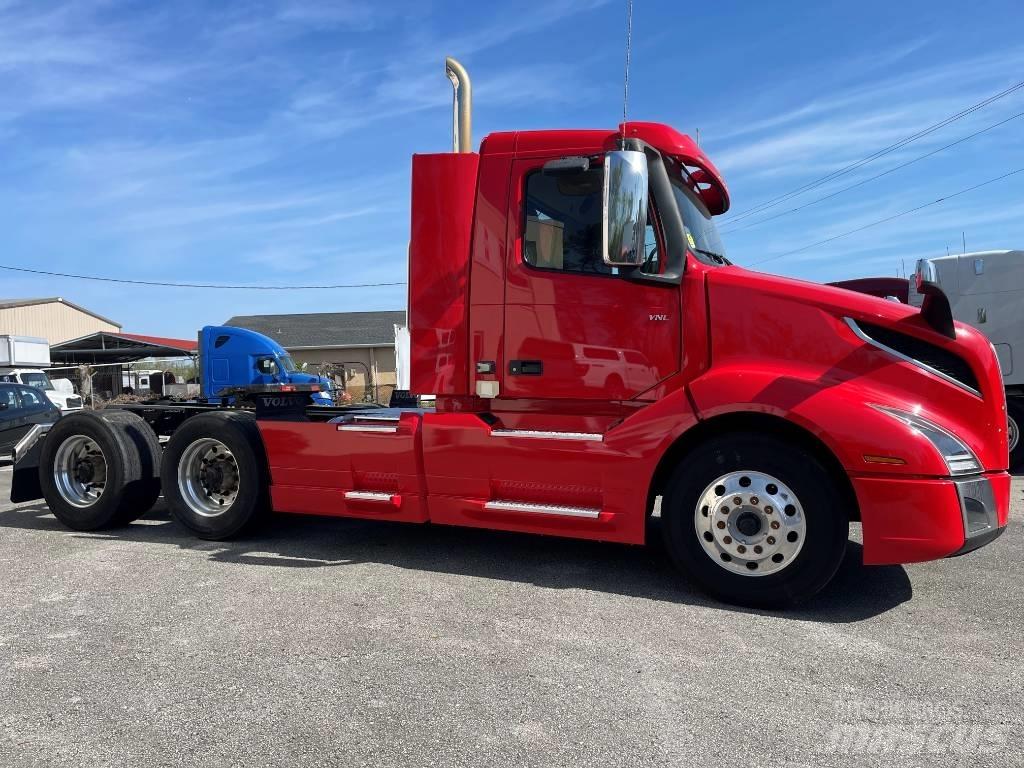 Volvo VNL64T300 Conventional Trucks / Tractor Trucks
