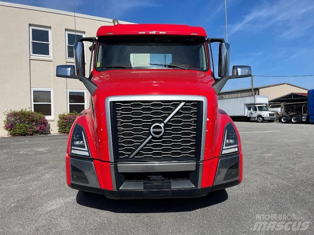 Volvo VNL64T300 Conventional Trucks / Tractor Trucks