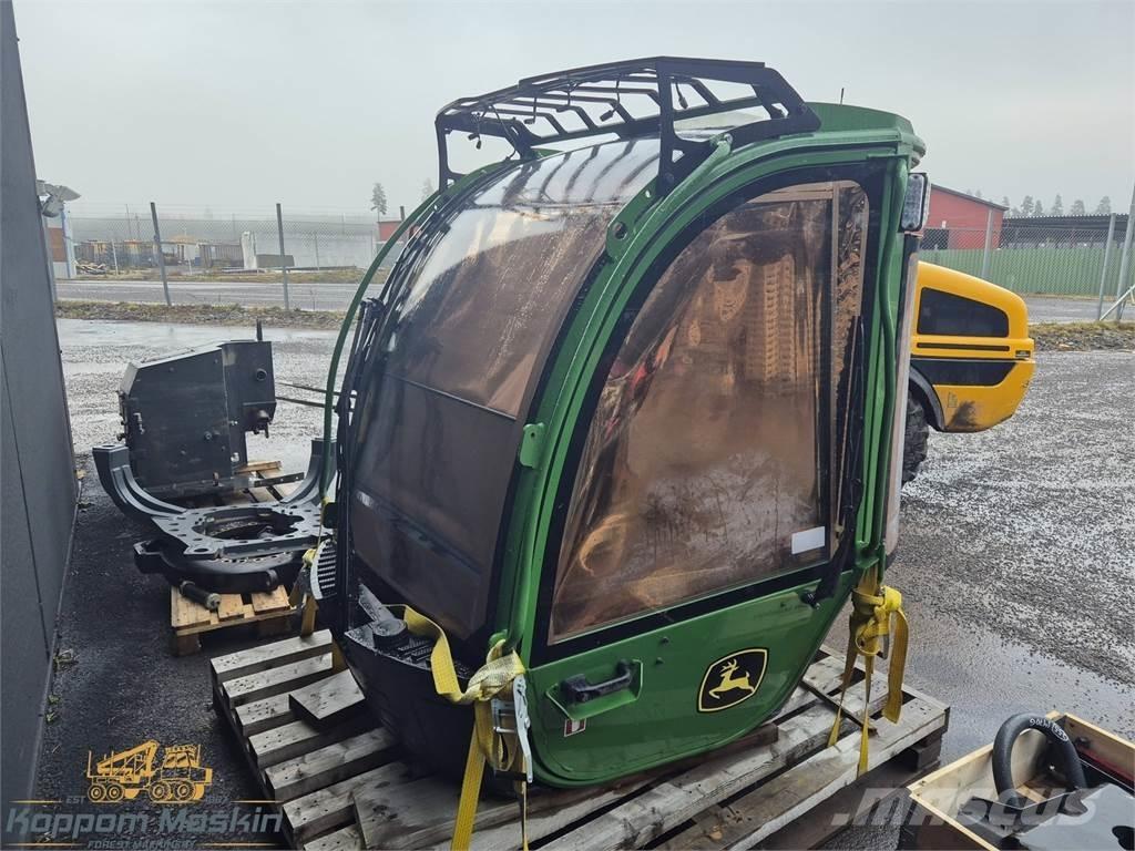 John Deere 1270G Cabins and interior