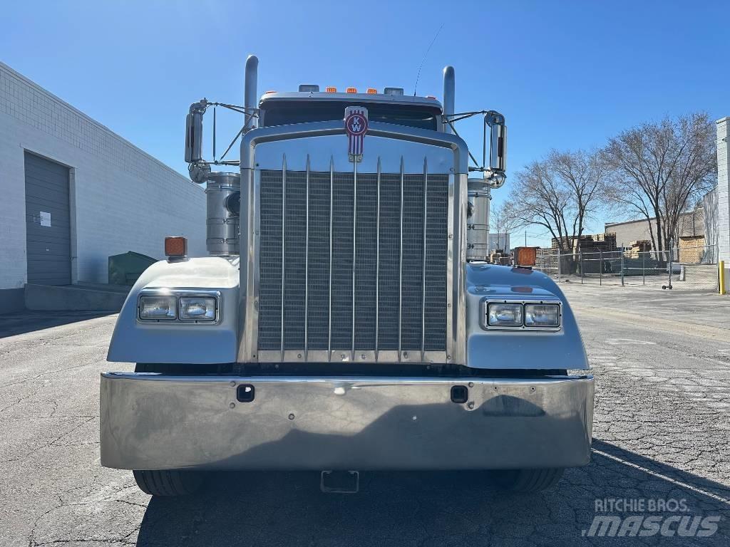 Kenworth W 900 L Conventional Trucks / Tractor Trucks
