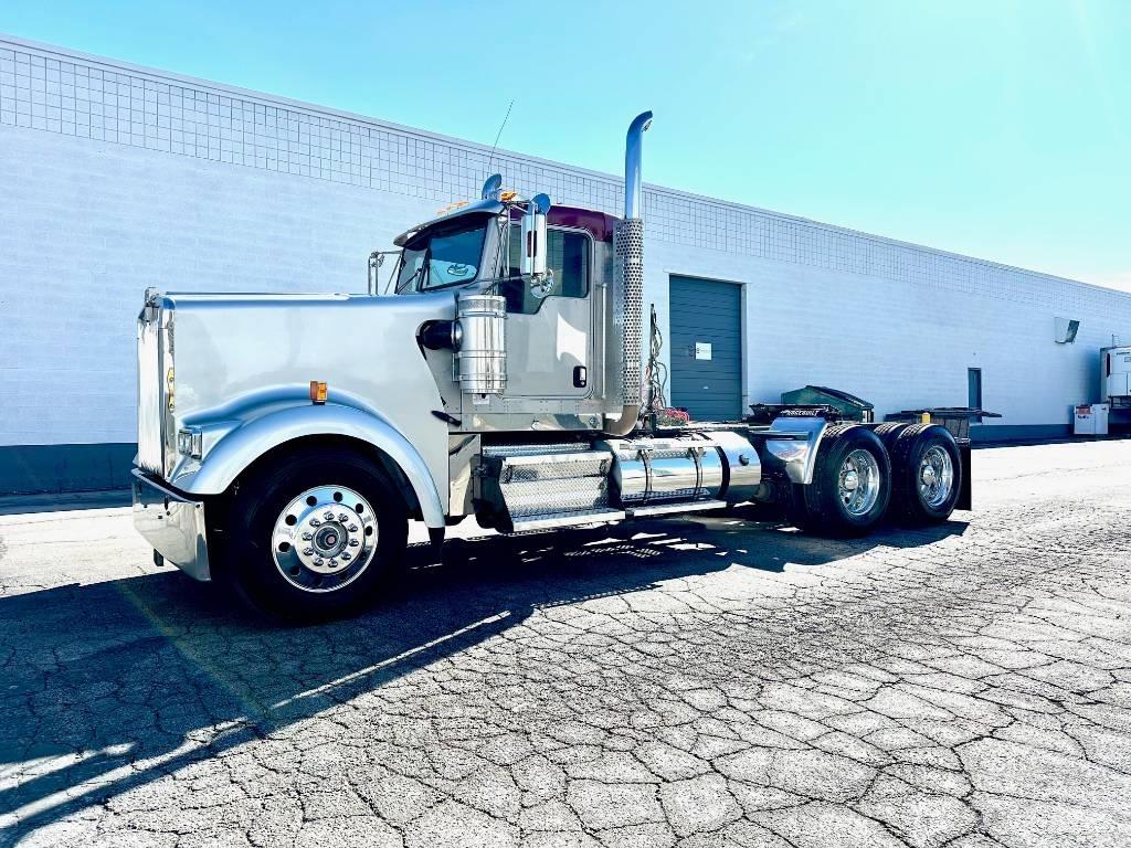 Kenworth W 900 L Conventional Trucks / Tractor Trucks