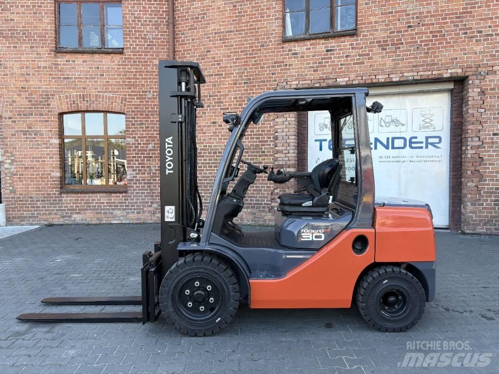Toyota 06-8FDF30 Diesel Forklifts