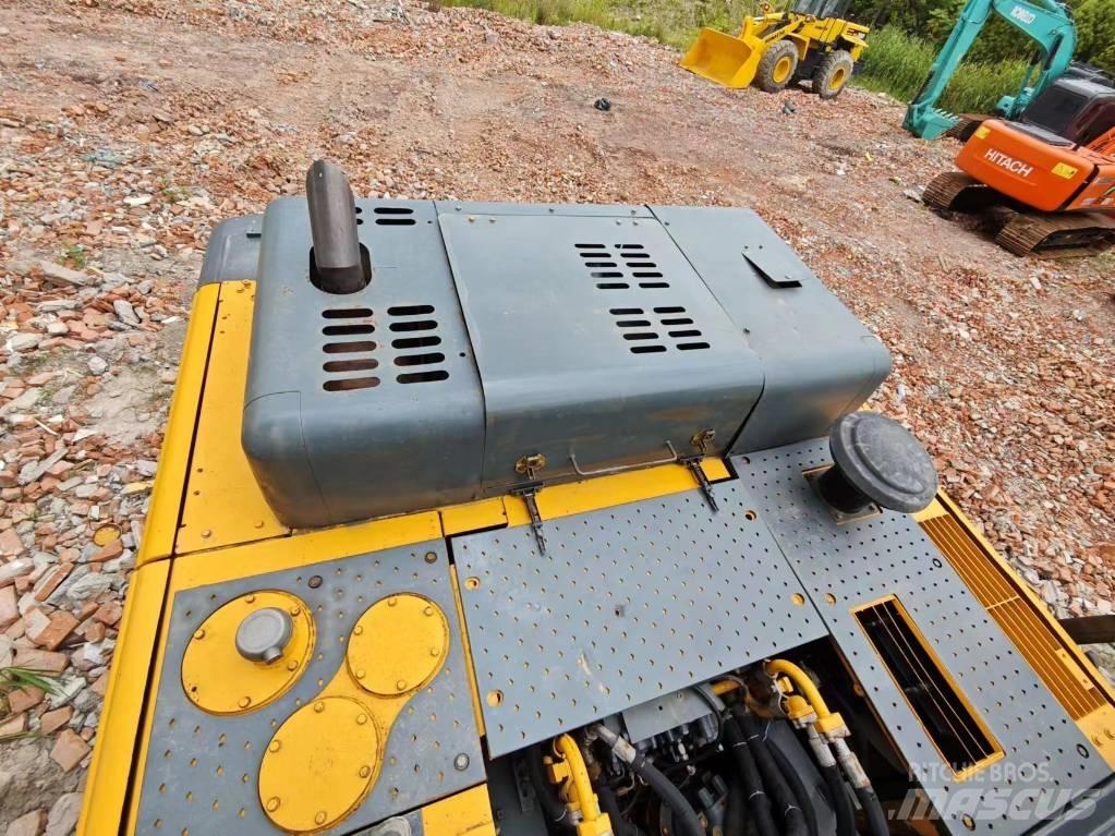 Hyundai Robex 520 VS Crawler Excavators