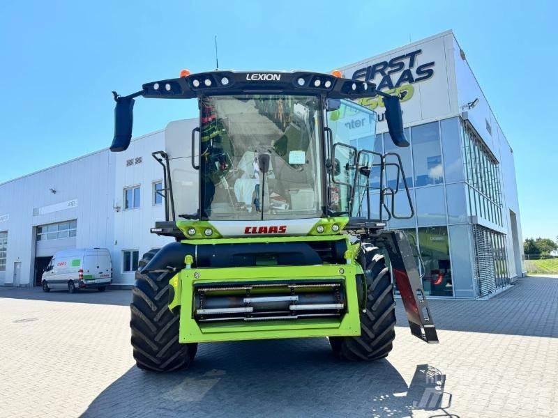 CLAAS LEXION 8600 Combine Harvesters
