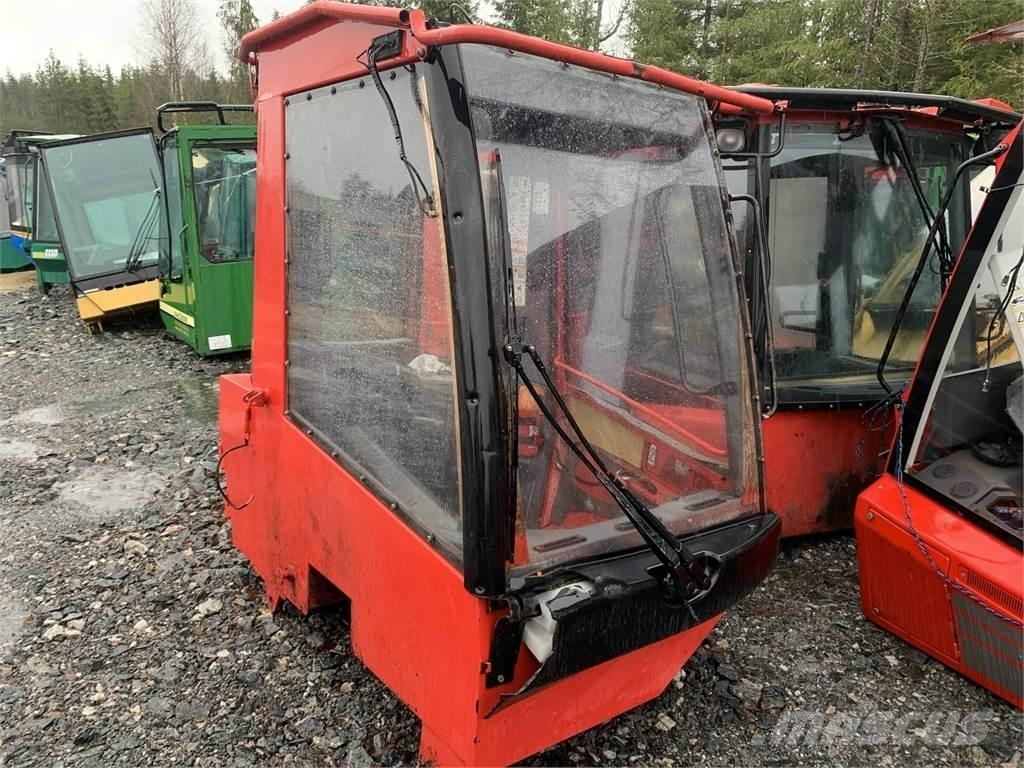 Komatsu 901TX Cabins and interior