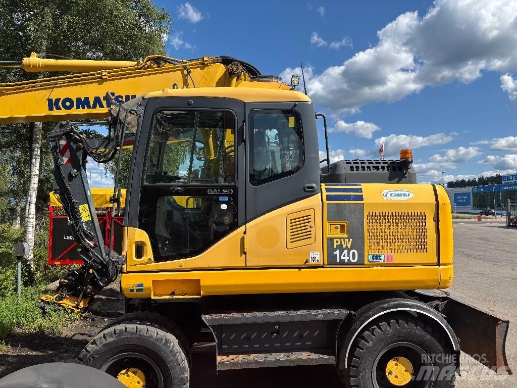 Komatsu PW 140-7 Wheeled excavators