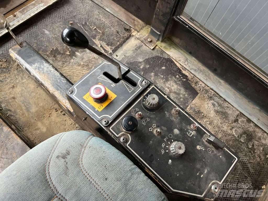 CAT PS300B Pneumatic tired rollers