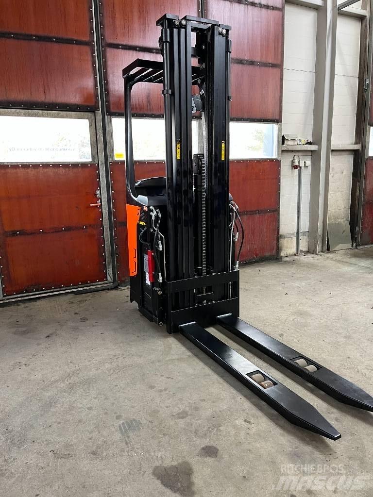 Rocla SST12AC Self Propelled Stackers