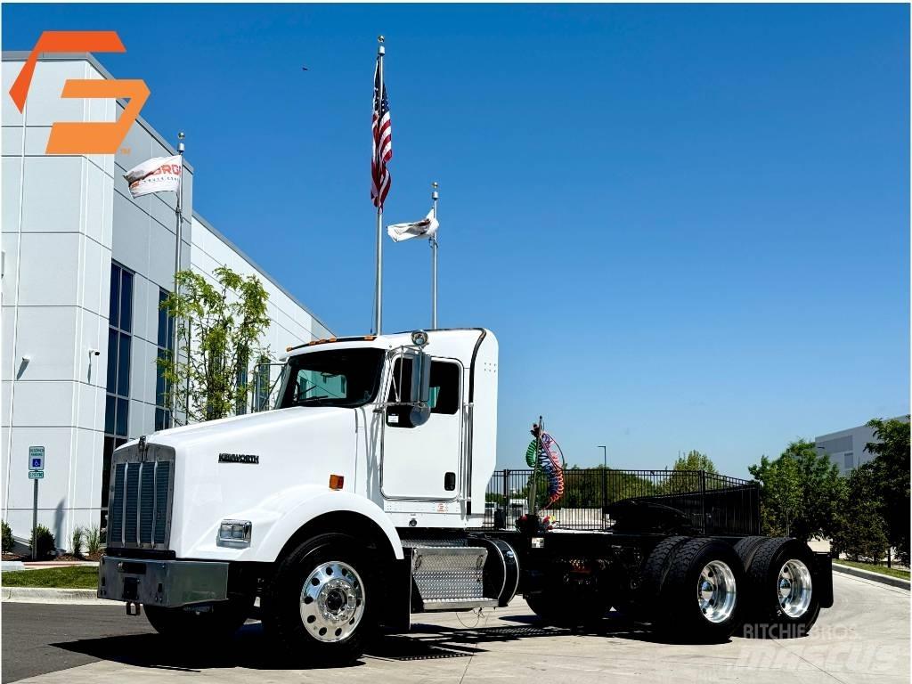 Kenworth T800 Conventional Trucks / Tractor Trucks