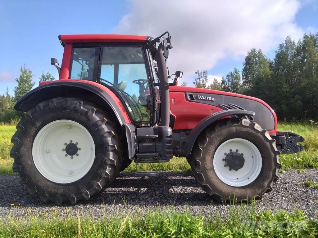 Valtra T 153 Versu Tractors