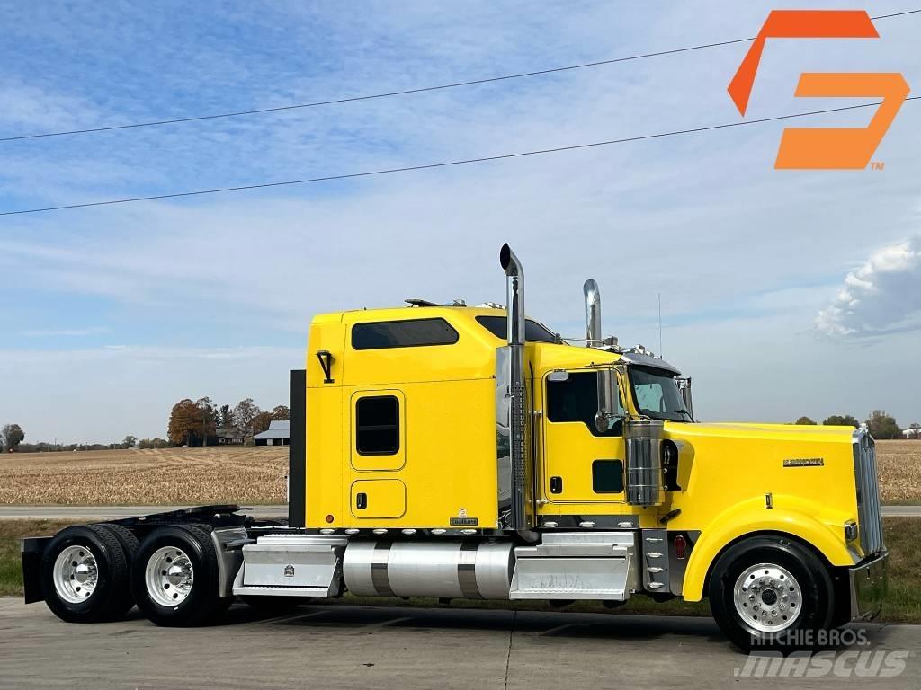 Kenworth W 900 Conventional Trucks / Tractor Trucks