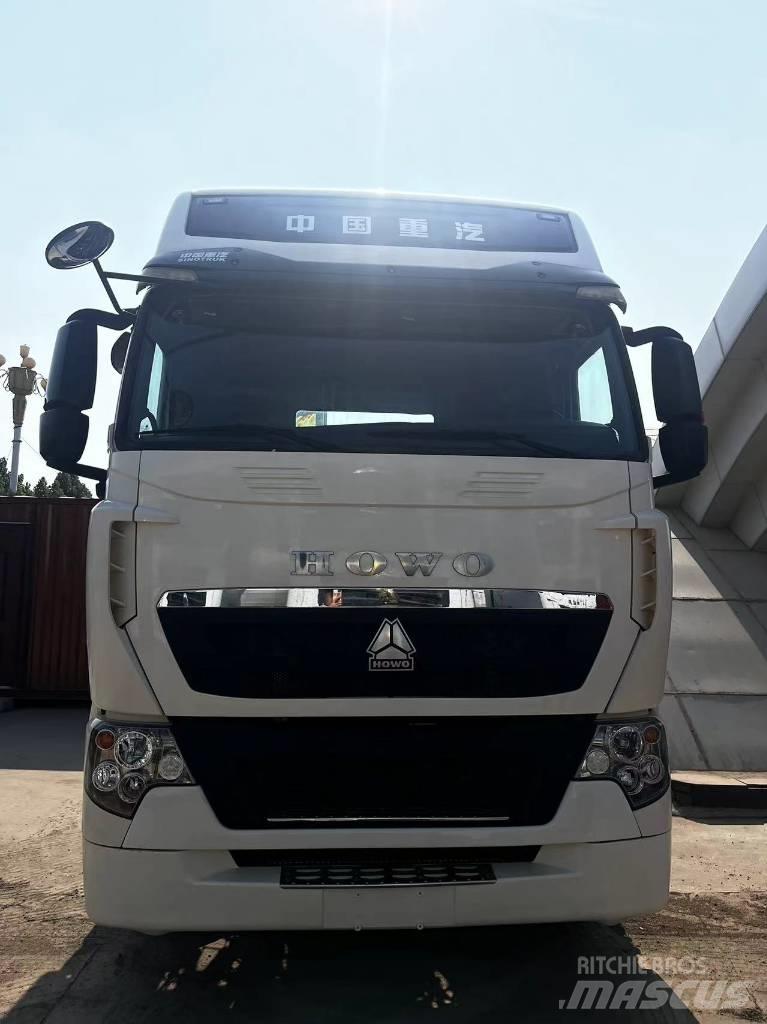 Sinotruk T7H Conventional Trucks / Tractor Trucks