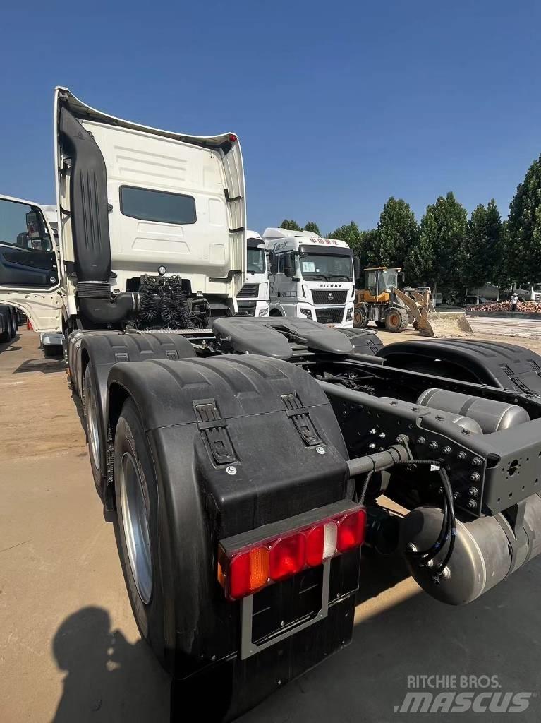 Sinotruk T7H Conventional Trucks / Tractor Trucks