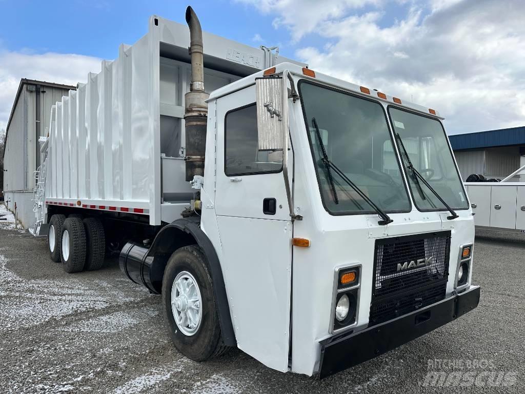 Mack LE613 Garbage Trucks / Recycling Trucks