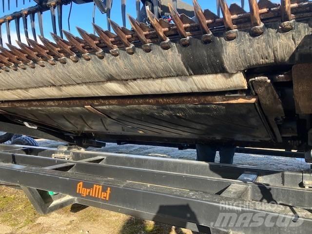 MacDon FD135 Harvester Headers