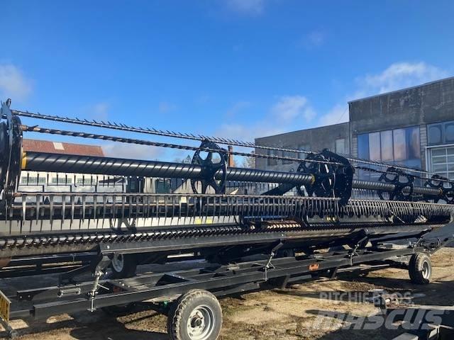 MacDon FD135 Harvester Headers