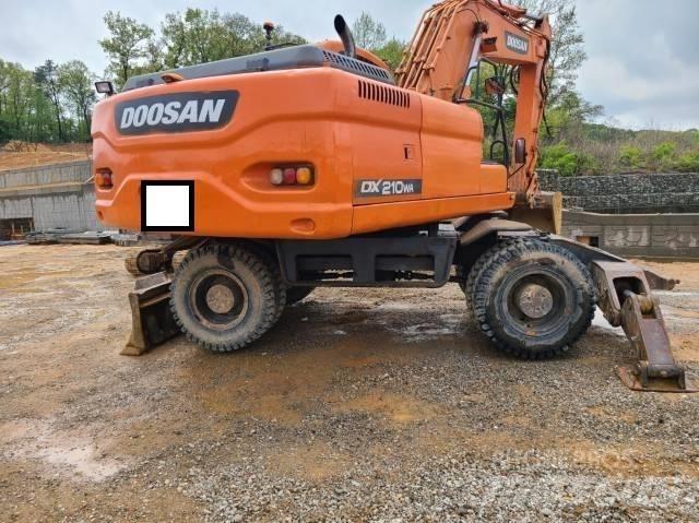 Doosan DX 210 W Wheeled Excavators