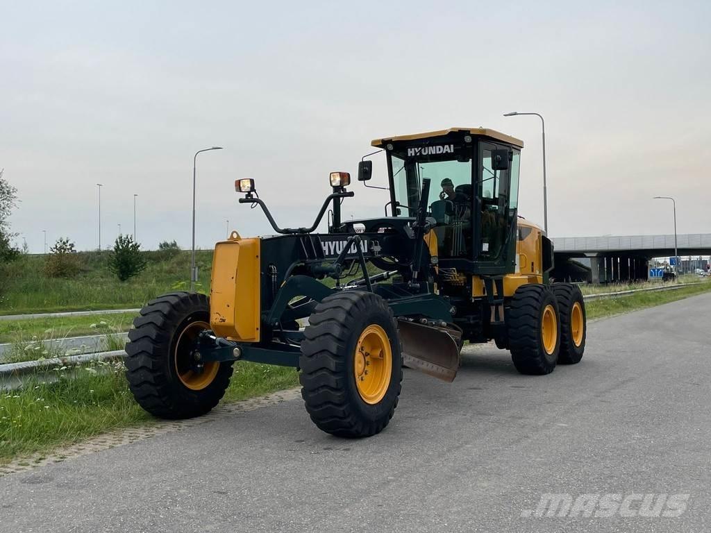 Hyundai HG130 Motor Graders