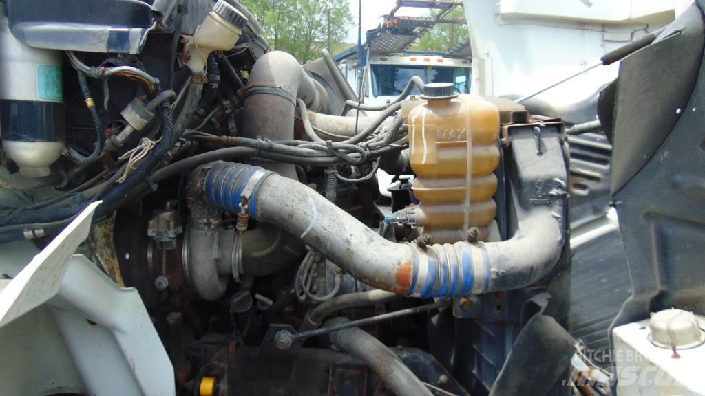 International 8600 Conventional Trucks / Tractor Trucks