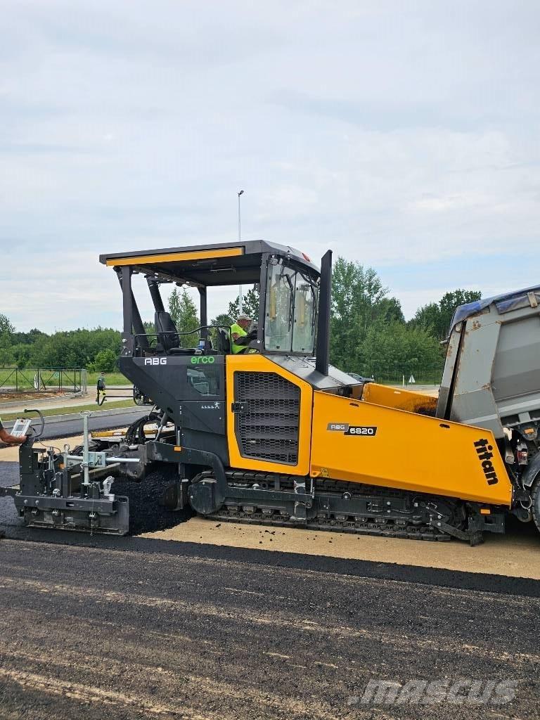 ABG 6820 Asphalt pavers