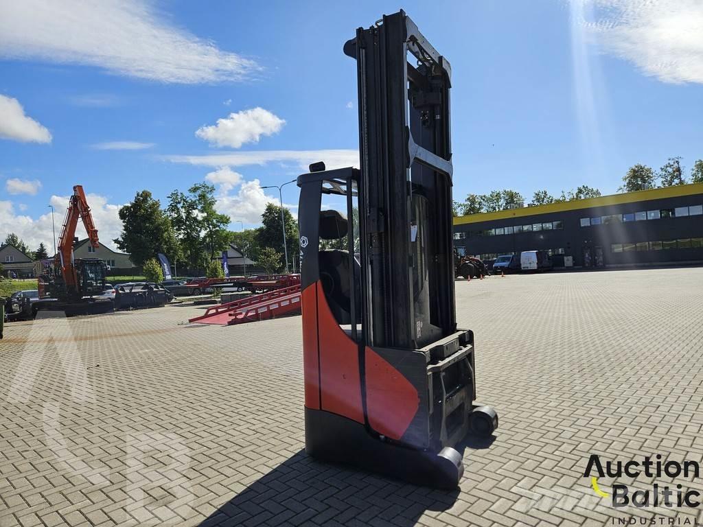 Linde R14X-03 Medium lift order picker