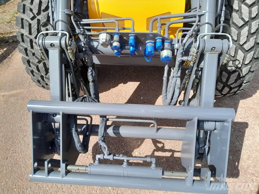 LM Trac 587 Utility Machines