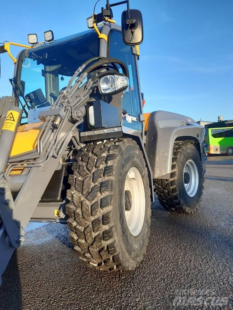 LM Trac 587 Utility Machines