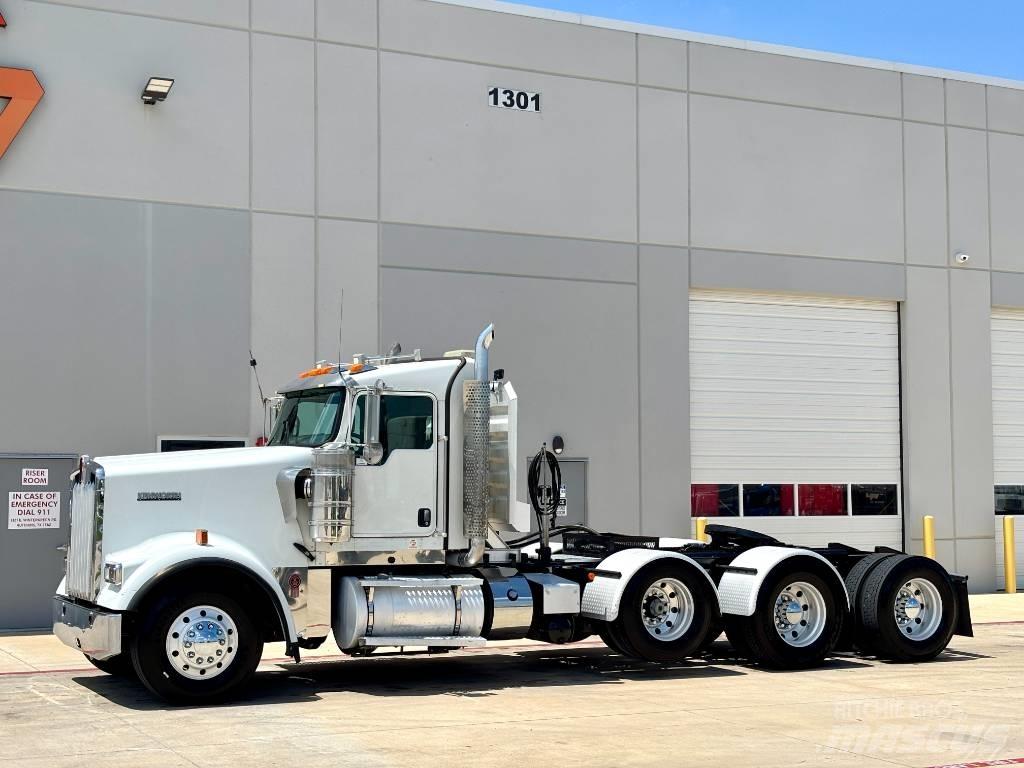 Kenworth W 900 Conventional Trucks / Tractor Trucks