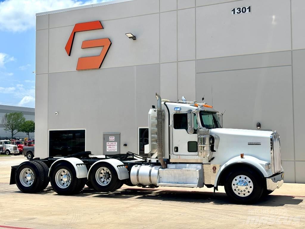 Kenworth W 900 Conventional Trucks / Tractor Trucks