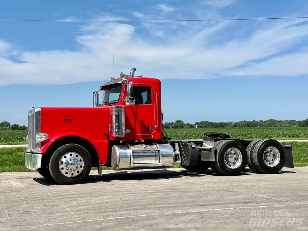 Peterbilt 389 Conventional Trucks / Tractor Trucks