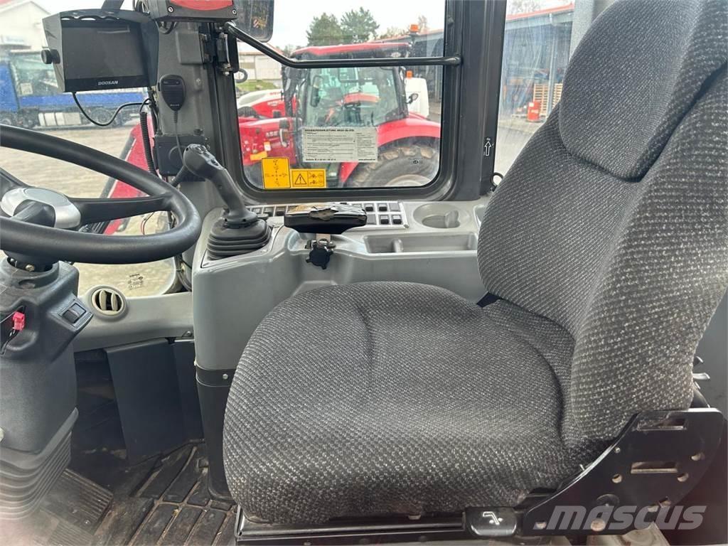 Doosan DL 300 Wheel Loaders