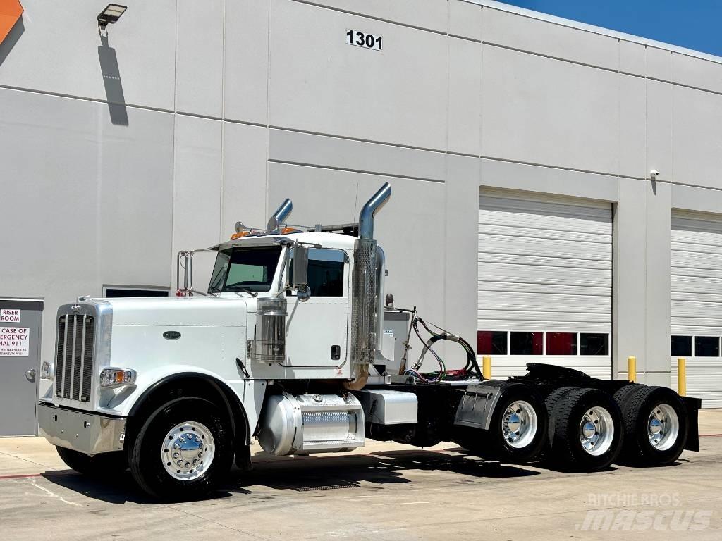 Peterbilt 388 Conventional Trucks / Tractor Trucks