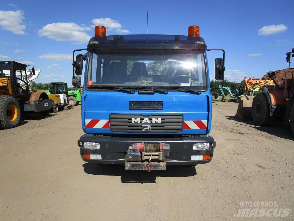MAN LE 220 Dump Trucks