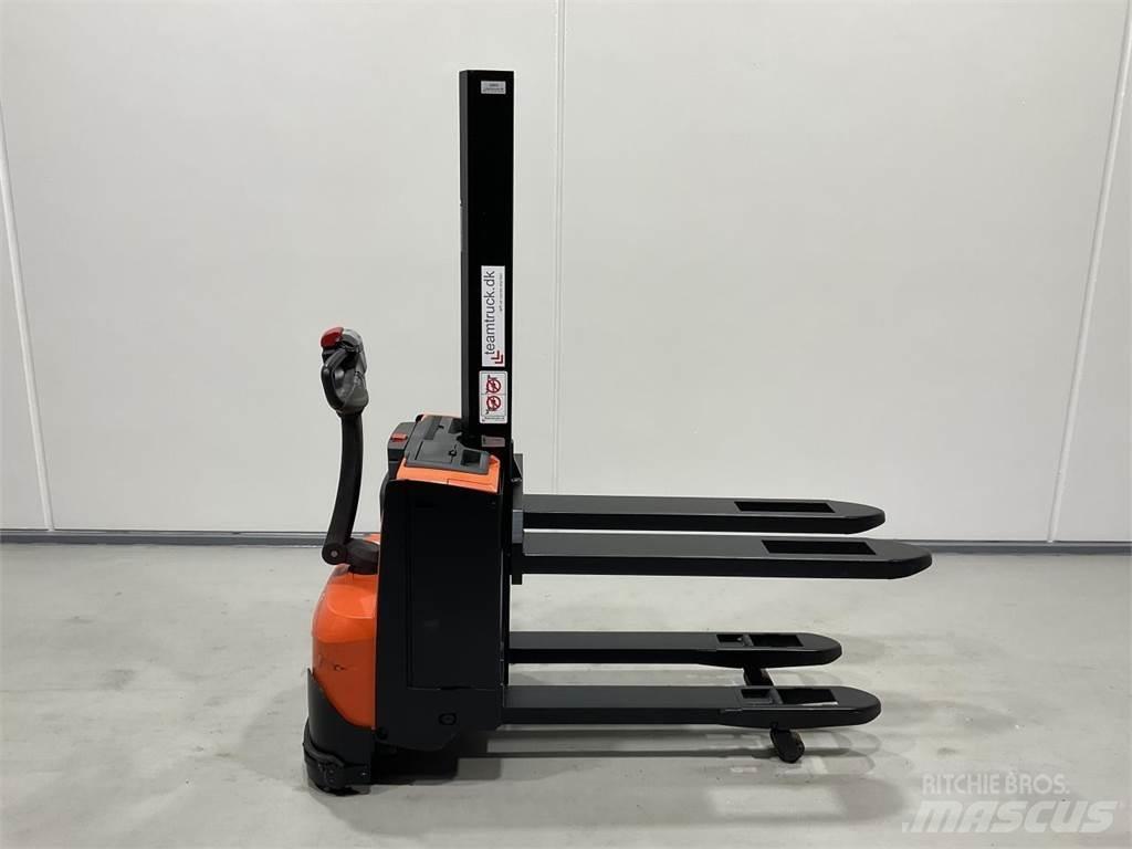 BT SWE080L Self Propelled Stackers