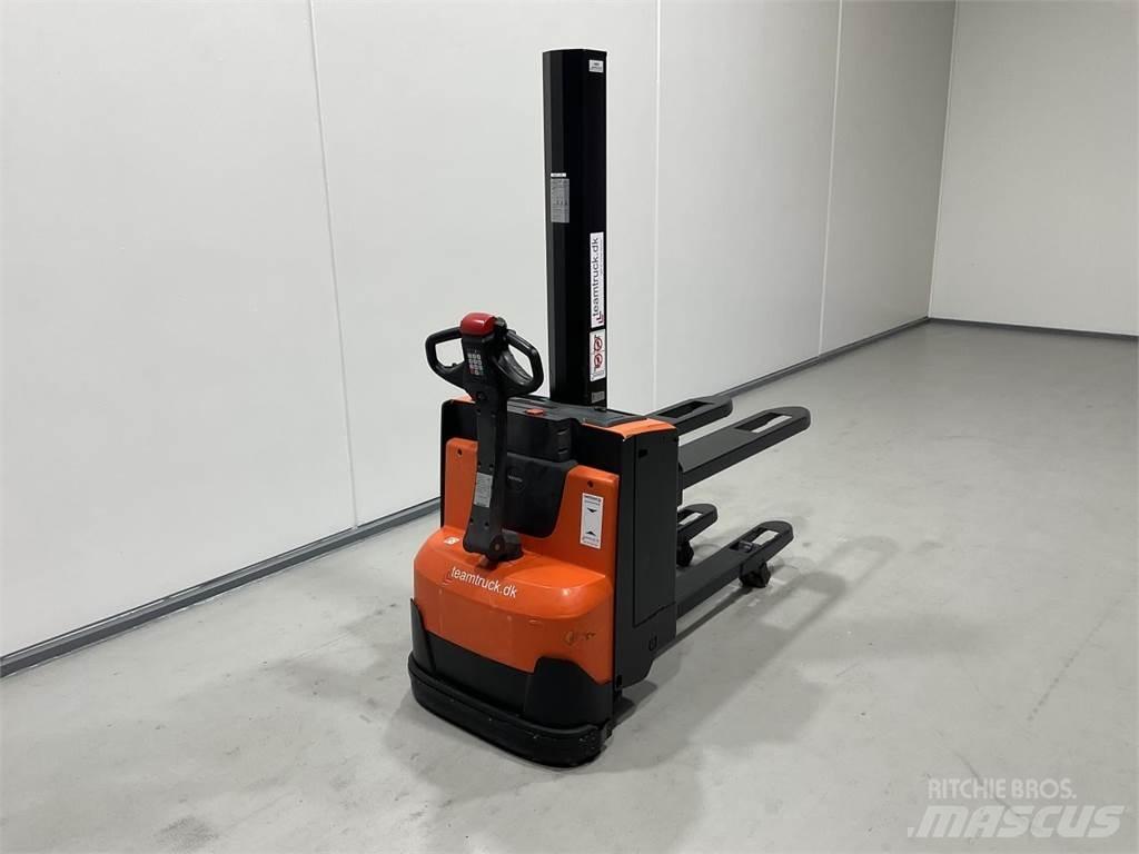 BT SWE080L Self Propelled Stackers