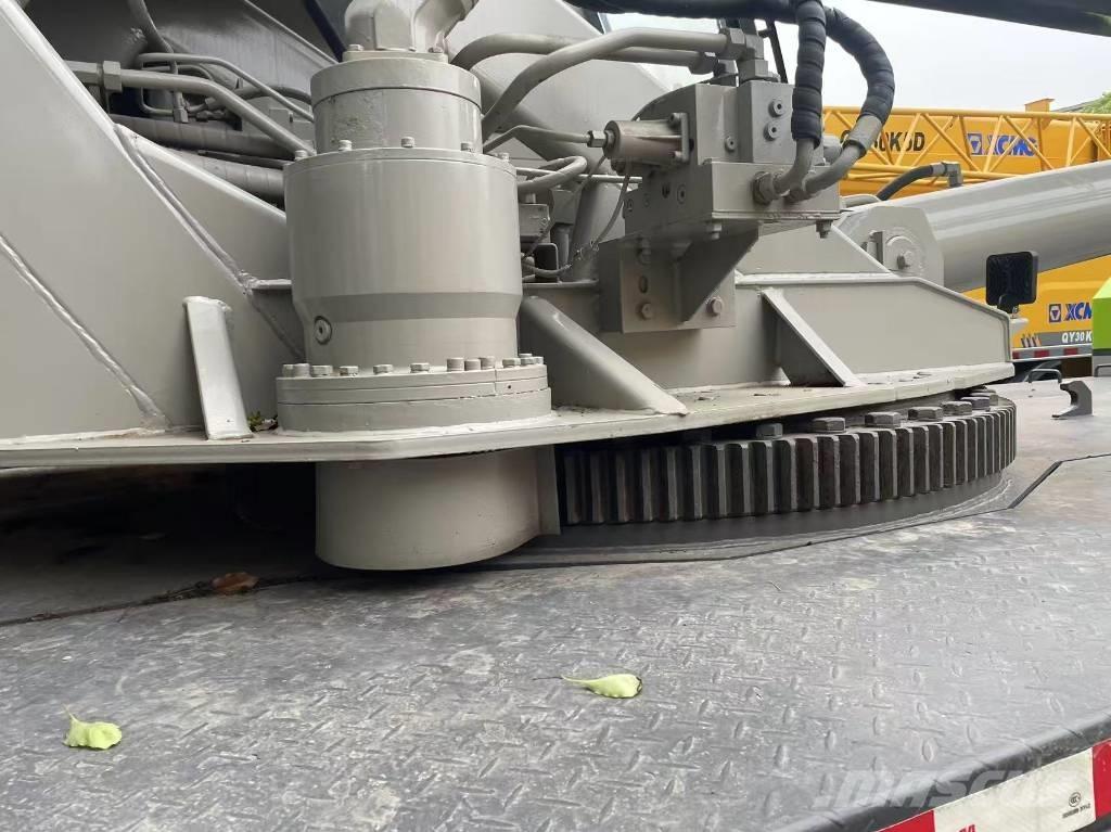 Zoomlion 25 Ton Mobile and all terrain cranes
