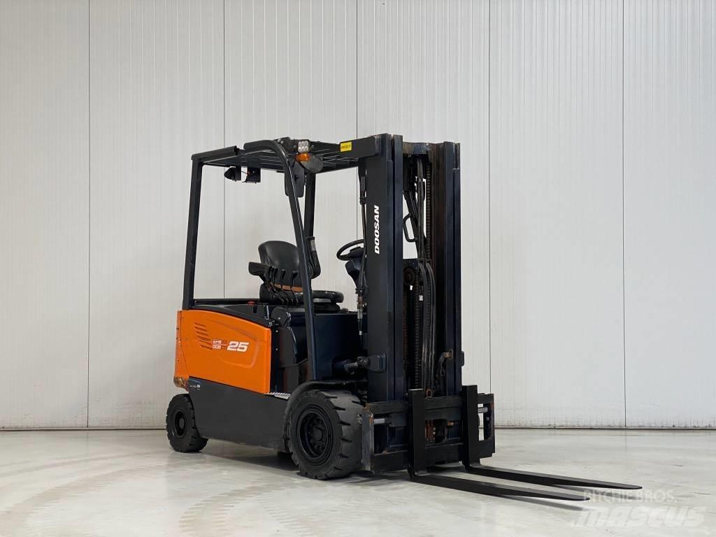 Doosan B25X-7 Electric Forklifts