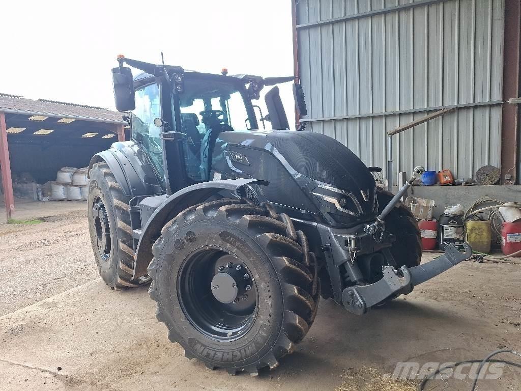 Valtra Q265 Tractors