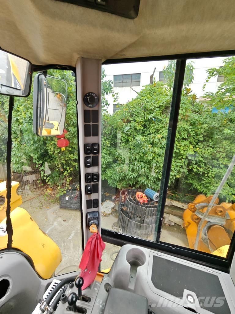 Volvo L 120 Wheel Loaders